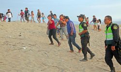 INVASORES USAN A MUJERES Y NIÑOS PARA EVITAR QUE SEAN RETIRADOS DE TIERRAS DE CHINECAS