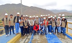 ESTUDIANTES DE INGENIERÍA CIVIL VISITAN BOCATOMA LA HUACA Y RECIBEN CHARLA TÉCNICA DE PARTE DE CHINECAS
