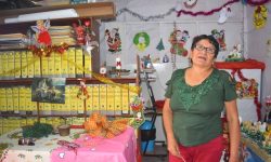 𝗧𝗔𝗟𝗘𝗡𝗧𝗢𝗦𝗔 𝗧𝗥𝗔𝗕𝗔𝗝𝗔𝗗𝗢𝗥𝗔 𝗗𝗘 𝗖𝗛𝗜𝗡𝗘𝗖𝗔𝗦 𝗦𝗢𝗥𝗣𝗥𝗘𝗡𝗗𝗘 𝗖𝗢𝗡 𝗡𝗢𝗩𝗘𝗗𝗢𝗦𝗔 𝗗𝗘𝗖𝗢𝗥𝗔𝗖𝗜𝗢́𝗡 𝗛𝗘𝗖𝗛𝗔 𝗗𝗘 𝗠𝗔𝗧𝗘𝗥𝗜𝗔𝗟 𝗥𝗘𝗖𝗜𝗖𝗟𝗔𝗕𝗟𝗘